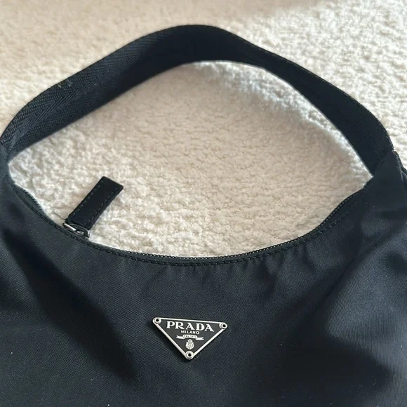 Vintage Prada Mini Nylon (90s) - Picture 2 of 4